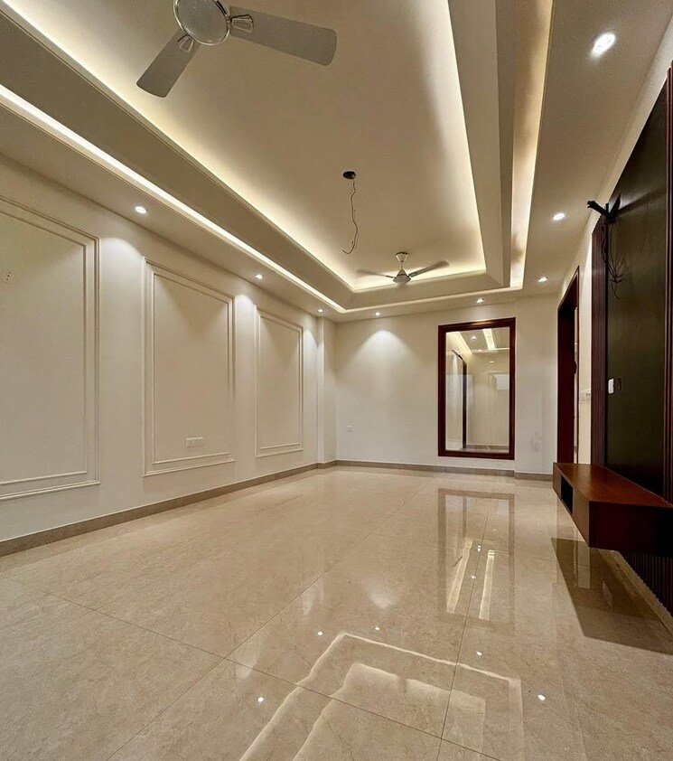 Room, puri-aman-vilas 3 Bedroom 250 Sq.Yd. Builder Floor In Sector 89 Faridabad 9318161