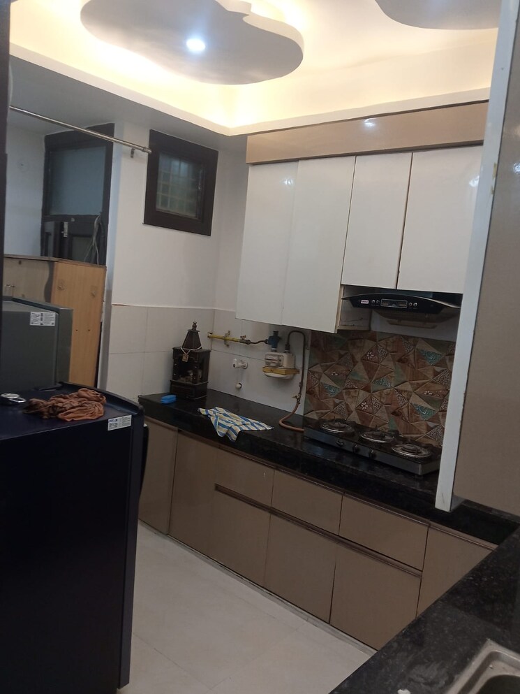 Kitchen, dwarka mor 3 Bedroom 900 Sq.Ft. Builder Floor In Dwarka Mor Delhi 9318192