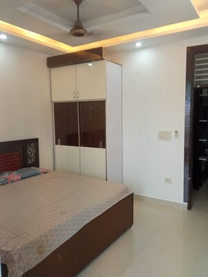 Room in 3 BHK Builder Floor at Dwarka Mor – for Rent