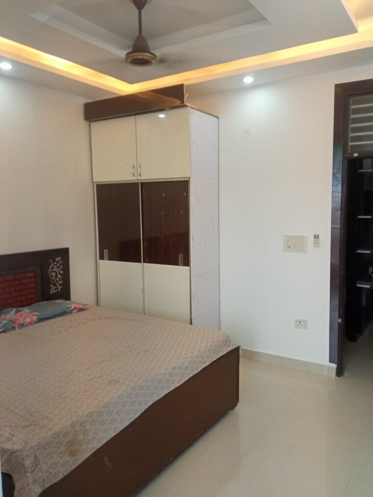 Room, dwarka mor 3 Bedroom 900 Sq.Ft. Builder Floor In Dwarka Mor Delhi 9318192