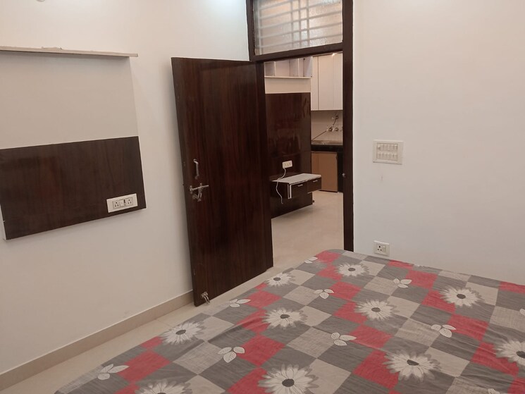 Room, dwarka mor 3 Bedroom 900 Sq.Ft. Builder Floor In Dwarka Mor Delhi 9318192
