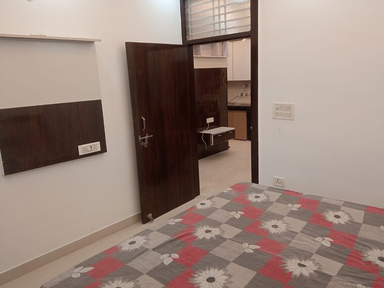 Room, dwarka mor 3 Bedroom 900 Sq.Ft. Builder Floor In Dwarka Mor Delhi 9318192