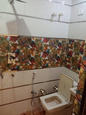 Furnished Amenities in 3 BHK Builder Floor at Dwarka Mor – for Rent