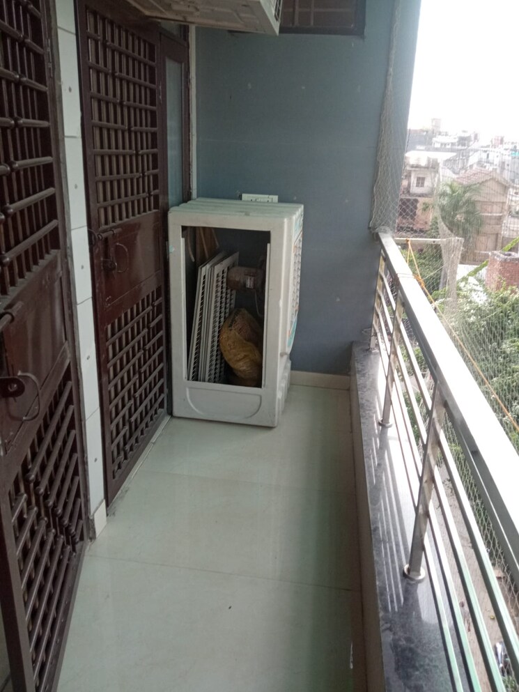 Balcony, dwarka mor 3 Bedroom 900 Sq.Ft. Builder Floor In Dwarka Mor Delhi 9318192