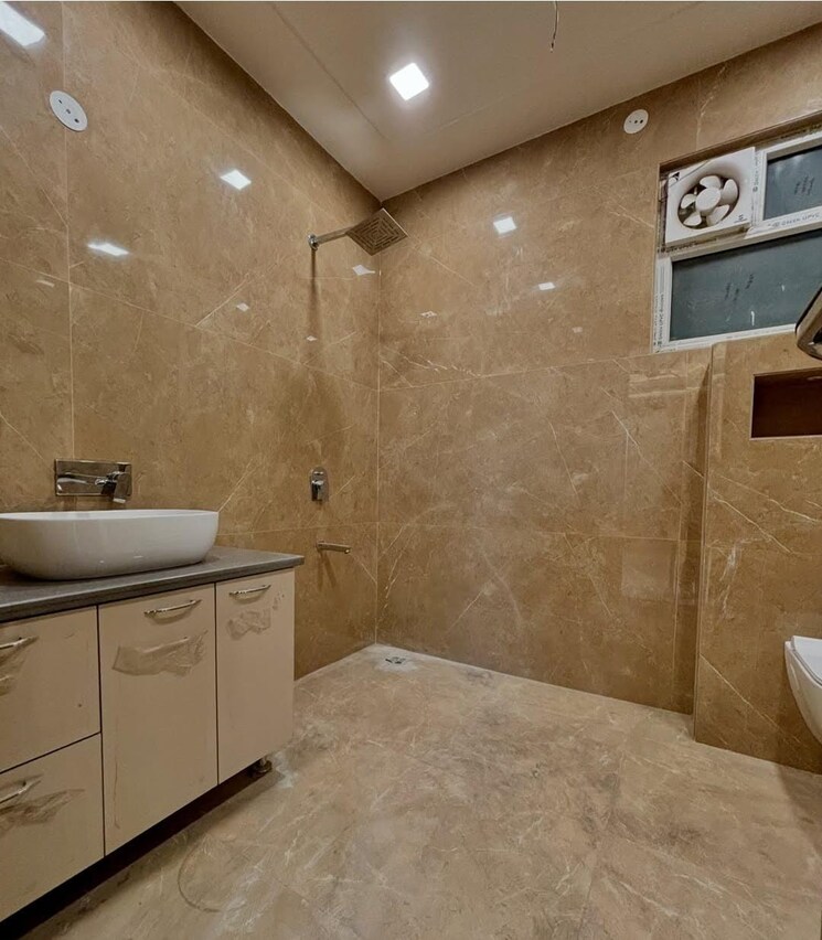 Attached Bathroom, sector 8 4 Bedroom 350 Sq.Yd. Builder Floor In Sector 8 Faridabad 9318347