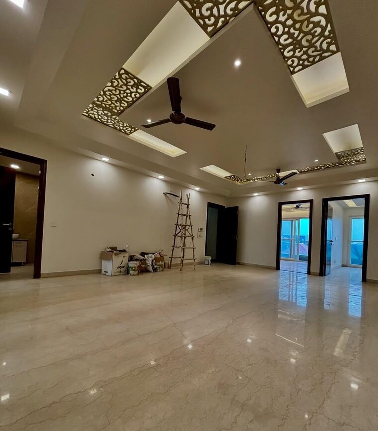 Room, sector 8 4 Bedroom 350 Sq.Yd. Builder Floor In Sector 8 Faridabad 9318347