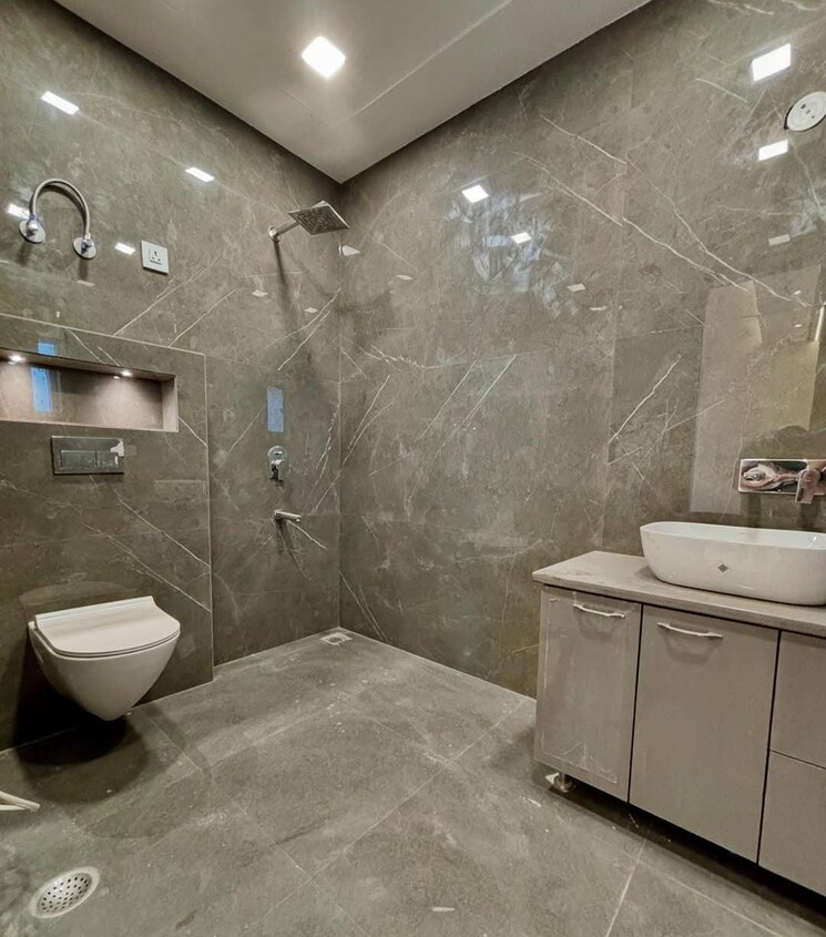 Bathroom, sector 8 4 Bedroom 350 Sq.Yd. Builder Floor In Sector 8 Faridabad 9318347