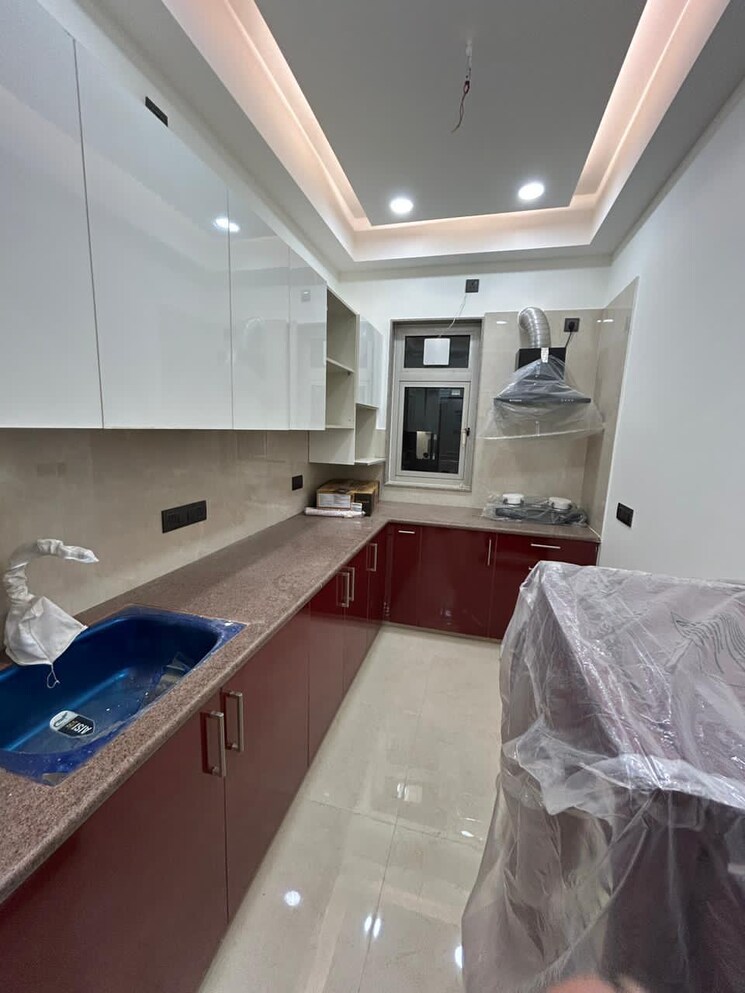 Kitchen, tulip-yellow 3 Bedroom 1800 Sq.Ft. Apartment In Sector 69 Gurgaon 9318416