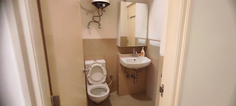 Bathroom, emaar-emerald-floors-premier 3.5 Bedroom 1650 Sq.Ft. Apartment In Sector 65 Gurgaon 9318413