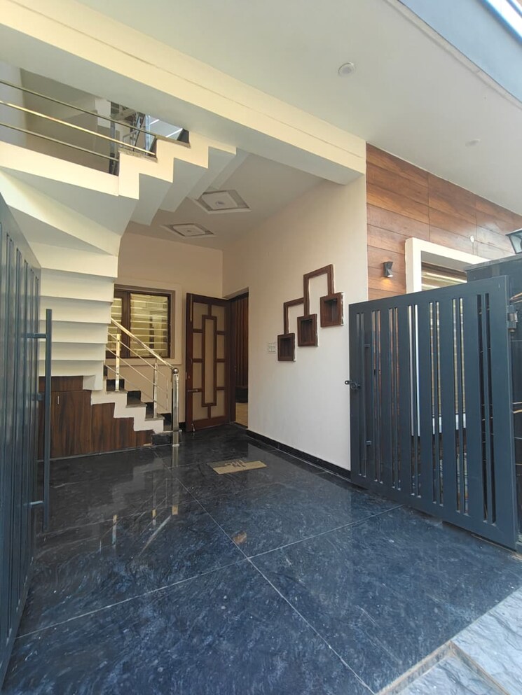  Parking, sector 123 4 Bedroom 108 Sq.Yd. Villa In Sector 123 Mohali 9318444