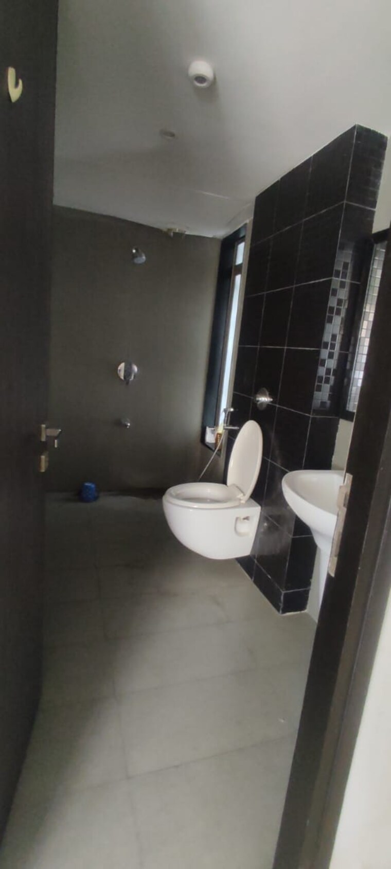 Bathroom, lodha-splendora 2.5 Bedroom 871 Sq.Ft. Apartment In Ghodbunder Road Thane 9318457