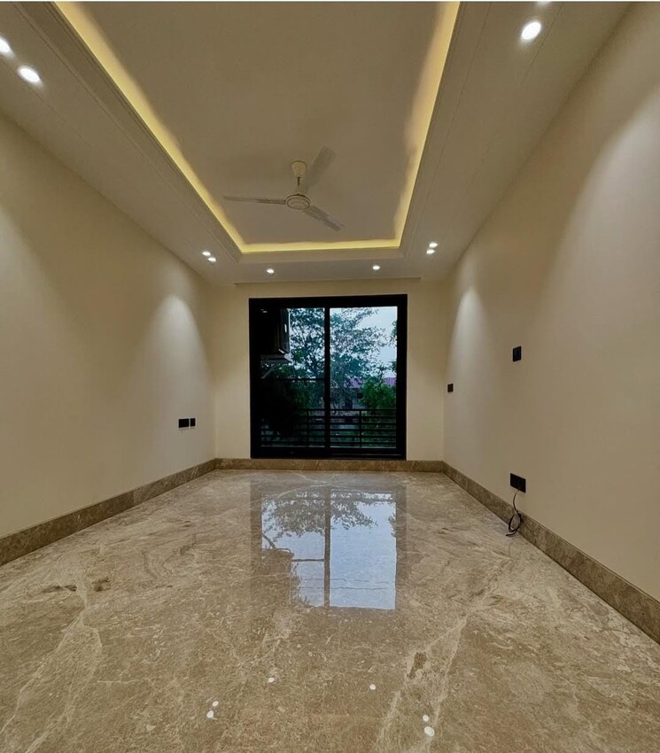 Room, parklands 4 Bedroom 350 Sq.Yd. Builder Floor In Sector 85 Faridabad 9318454