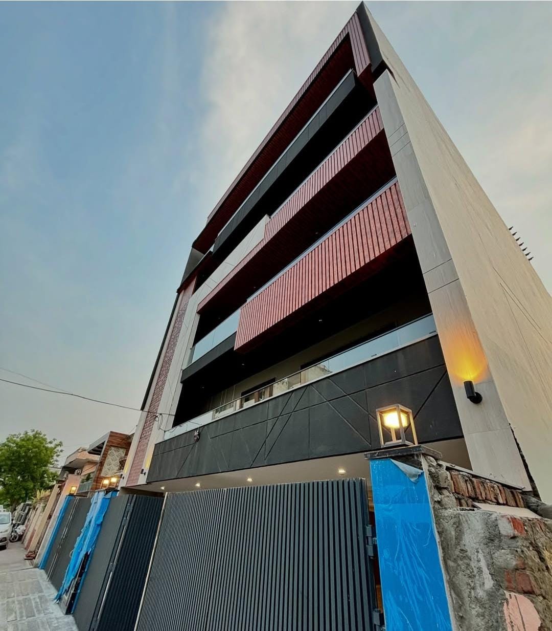 4 BHK Builder Floor For Sale in Parklands