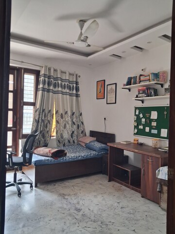 Bedroom in 3.5 BHK Builder Floor at Sector 31 – for Rent
