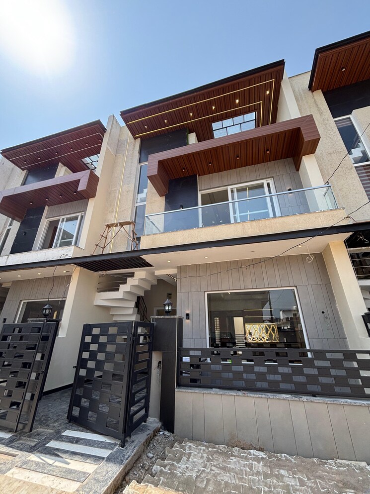 Exterior View, sector 124 4 Bedroom 118 Sq.Yd. Independent House In Sector 124 Mohali 9318526