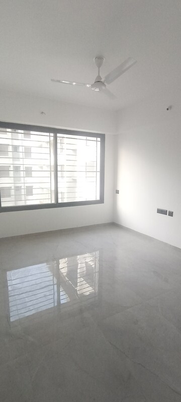 Room in 2.5 BHK Apartment at Unique Youtopia, Kharadi – for Rent