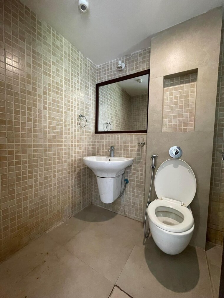 Bathroom, lodha-splendora-platino 2.5 Bedroom 871 Sq.Ft. Apartment In Ghodbunder Road Thane 9318633