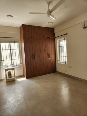 Room in 5 BHK Independent House at Btm Layout – for Rent