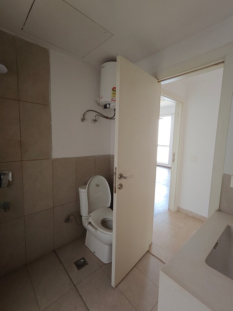Bathroom, ireo-the-corridors 3 Bedroom 1852 Sq.Ft. Apartment In Sector 67a Gurgaon 9318641
