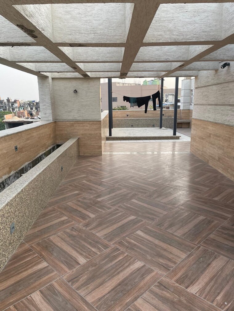 Terrace, shivalik colony 3 Bedroom 200 Sq.Yd. Builder Floor In Shivalik Colony Delhi 9318667