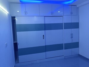 Furnished Amenities in 4 BHK Builder Floor at Panchsheel Vihar – for Sale