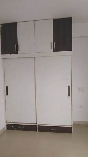 Furnished Amenities in 3 BHK Apartment at Divine Meadows, Sector 108 – for Rent