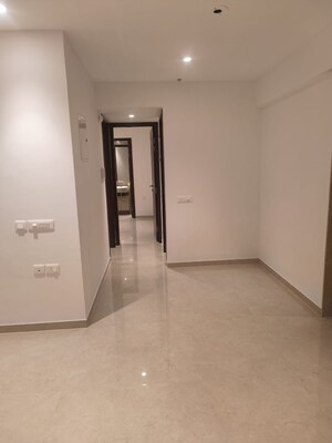 Room in 2 BHK Apartment at Hiranandani Highland, Powai – for Rent
