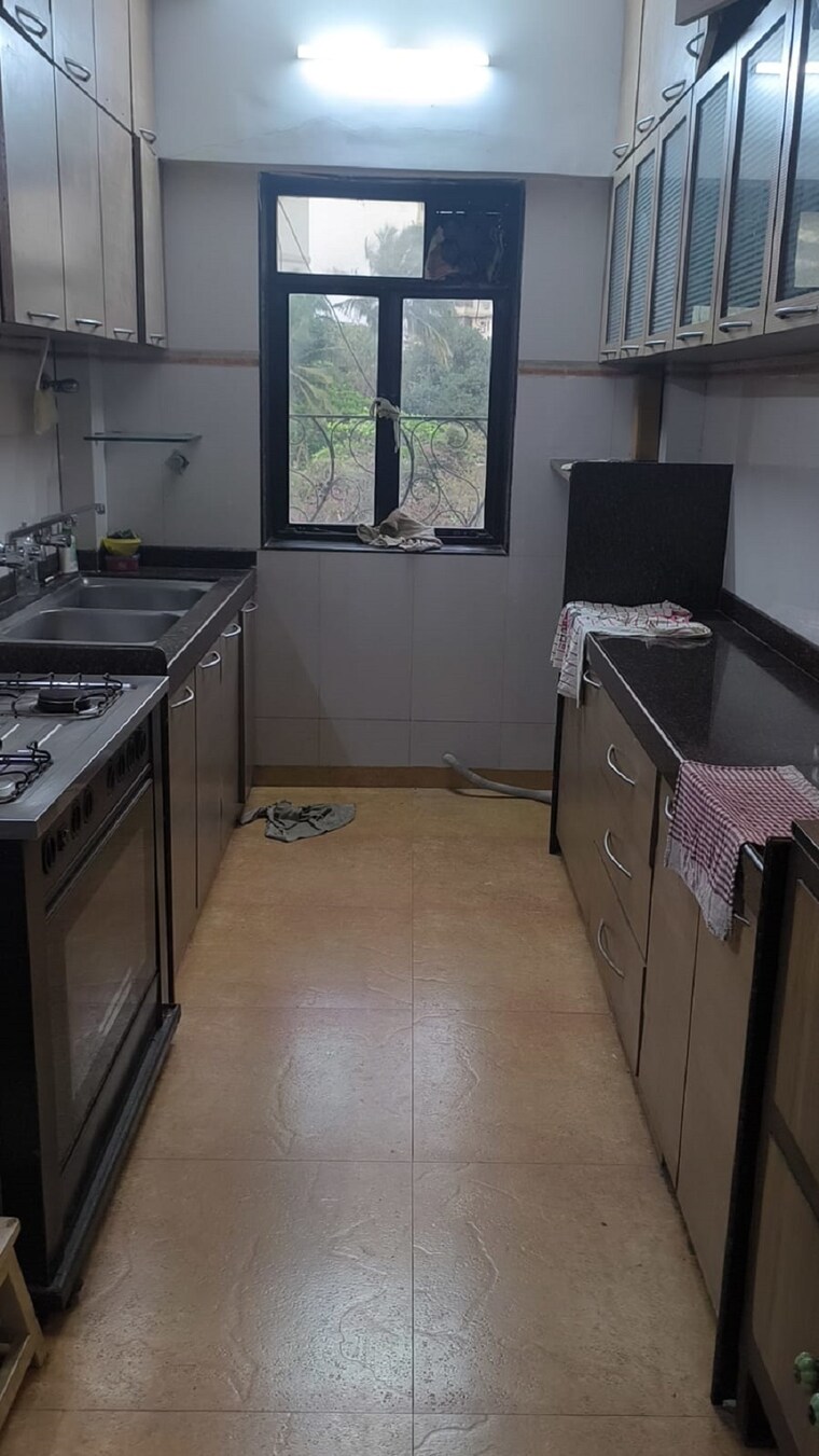Kitchen, bandra west 3 Bedroom 1200 Sq.Ft. Apartment In Bandra West Mumbai 9318695