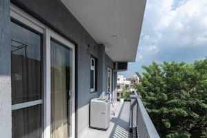 Balcony in 1 BHK Builder Floor at Sushant Lok ii – for Rent