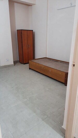 Room in 2 BHK Apartment at Ansal API Olympus Lake View, Sushant Golf City – for Rent