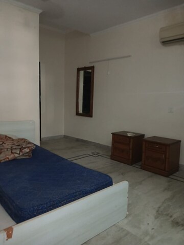 Room in 4 BHK Apartment at Bancourt Apartment, Sector 43 – for Rent