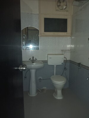 Bathroom in 4 BHK Apartment at Bancourt Apartment, Sector 43 – for Rent