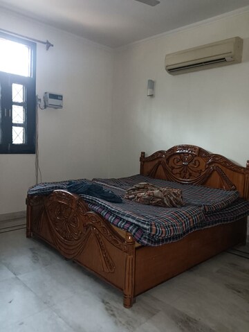 Bedroom in 4 BHK Apartment at Bancourt Apartment, Sector 43 – for Rent