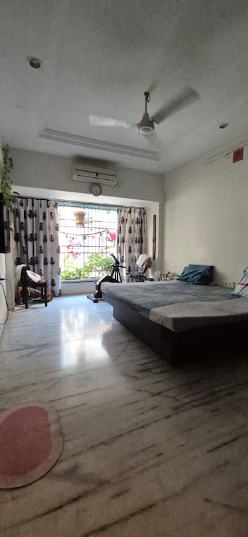 Living Room in 3 BHK Apartment at Santacruz West – for Rent