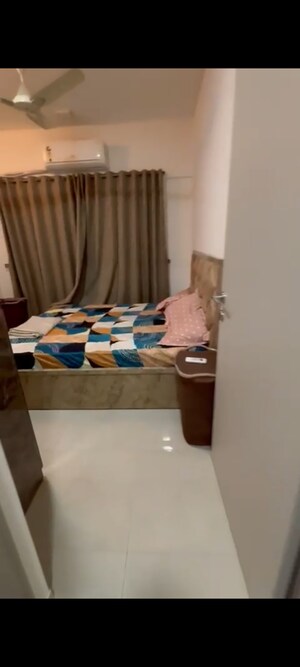 Bedroom in 2 BHK Apartment at Sheth Vasant Oasis, Andheri East – for Rent