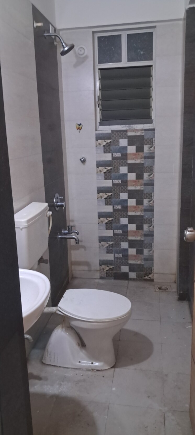 Bathroom, shri-sainath-sentosa-pearl 2 Bedroom 1100 Sq.Ft. Apartment In Wakad Pune 9318790