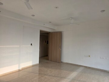 Room in 3 BHK Apartment at Bandra West – for Rent