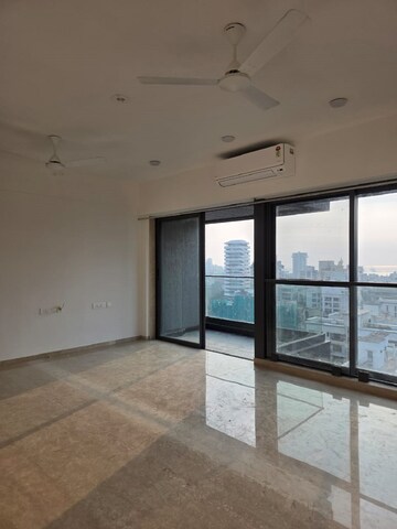 Room in 3 BHK Apartment at Bandra West – for Rent