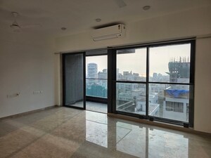 Room in 3 BHK Apartment at Bandra West – for Rent