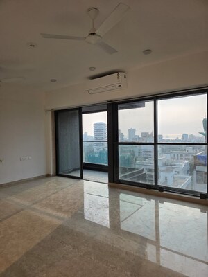 Room in 3 BHK Apartment at Bandra West – for Rent