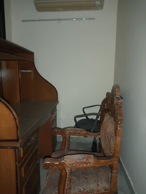 Furnished Amenities in 4 BHK Apartment at Bancourt Apartment, Sector 43 – for Rent