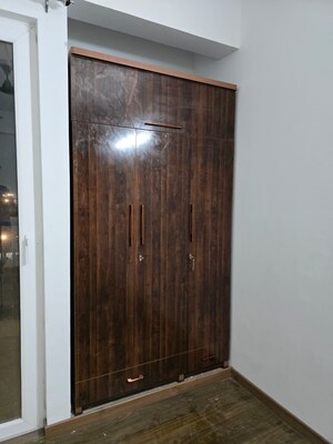 Furnished Amenities in 2.5 BHK Apartment at Tata Eureka Park, Sector 150 – for Rent