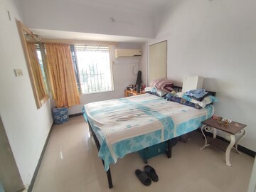 Bedroom in 4 BHK Apartment at Khar West – for Rent
