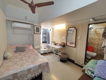 Bedroom in 4 BHK Apartment at Khar West – for Rent