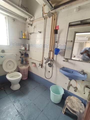 Attached Bathroom in 4 BHK Apartment at Khar West – for Rent