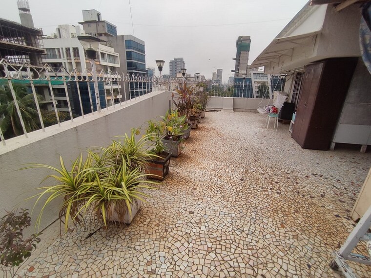 Terrace, khar west 4 Bedroom 1400 Sq.Ft. Apartment In Khar West Mumbai 9318777