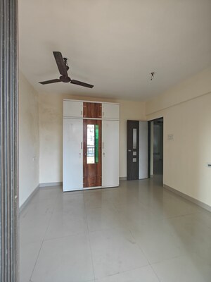 Room in 3.5 BHK Apartment at Rukmini Chaya Apartment, Seawoods – for Rent