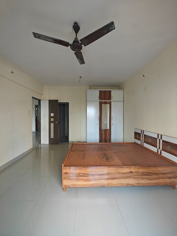 Room in 3.5 BHK Apartment at Rukmini Chaya Apartment, Seawoods – for Rent
