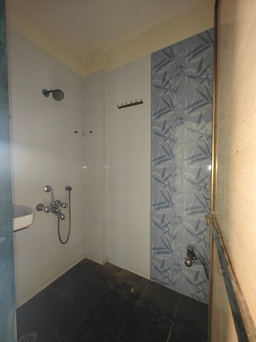 Room in 3.5 BHK Apartment at Rukmini Chaya Apartment, Seawoods – for Rent