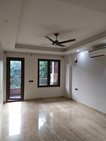 Bedroom in 3 BHK Builder Floor at Chittaranjan Park – for Rent